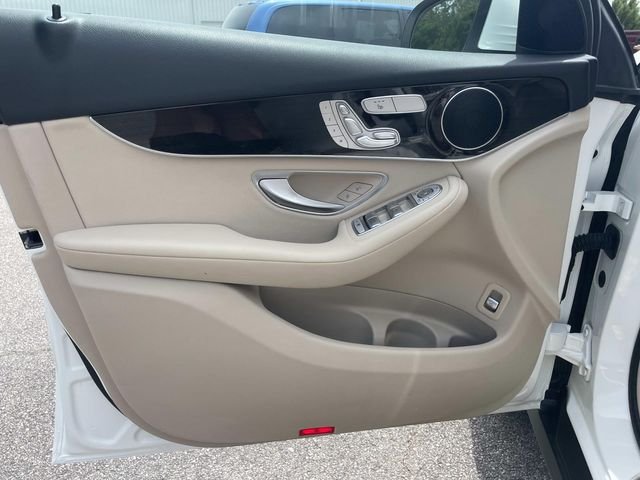 Used 2022 White Mercedes-Benz GLC 300 image 16