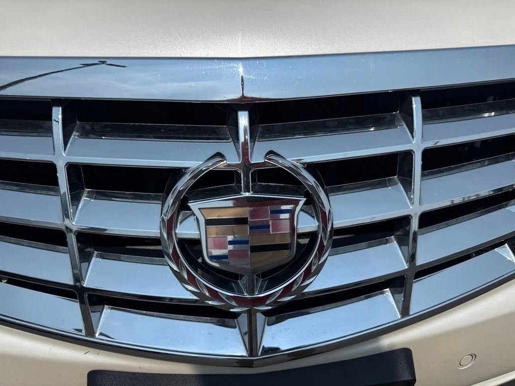 Used 2011 White Cadillac Platinum image 9