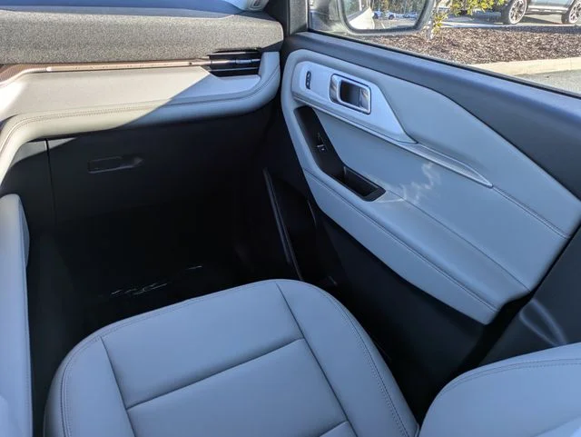 New 2026 Star White Metallic Tri-Coat Ford Active image 17