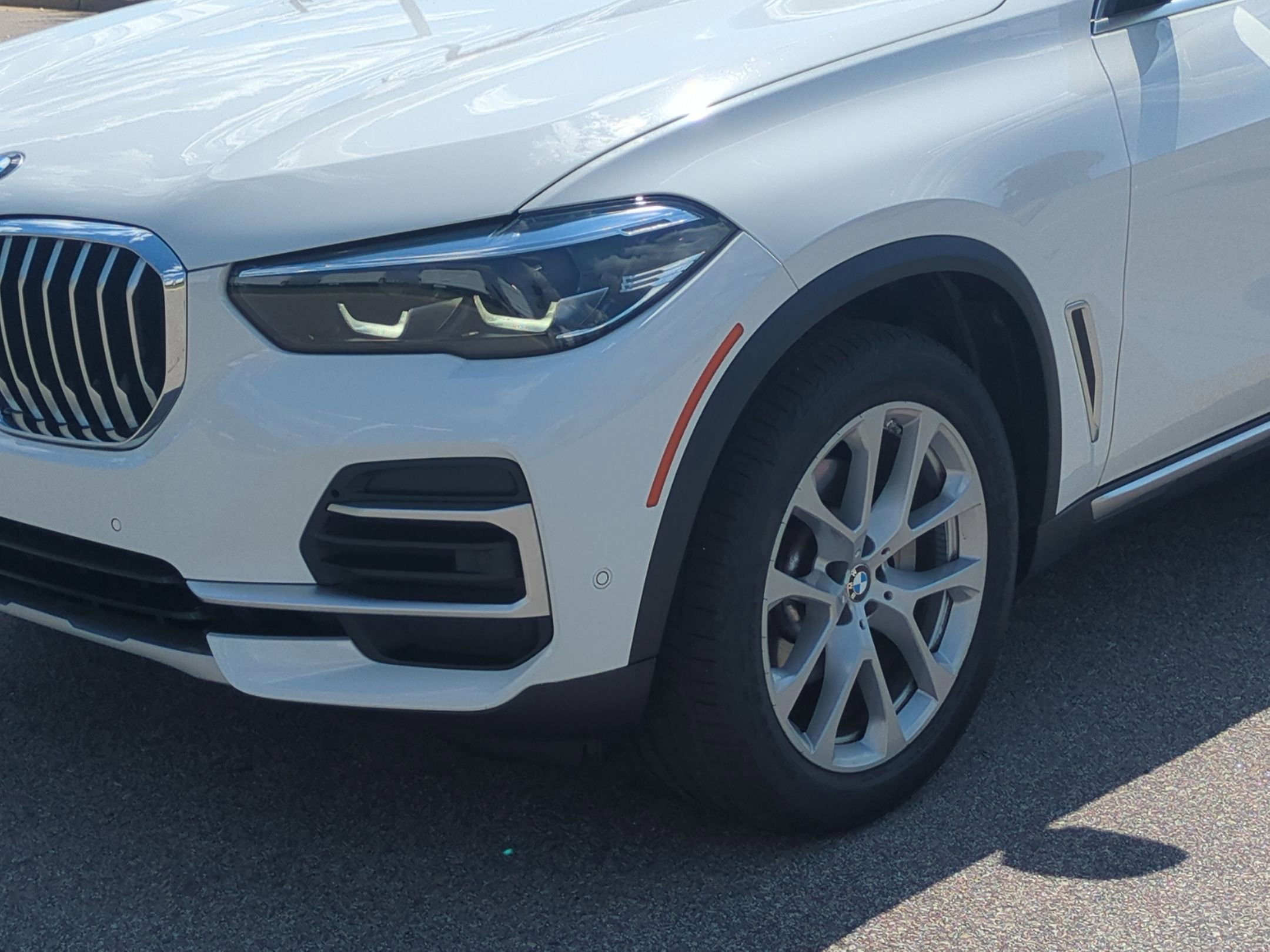 Used 2022 Alpine White BMW sDrive40i image 9