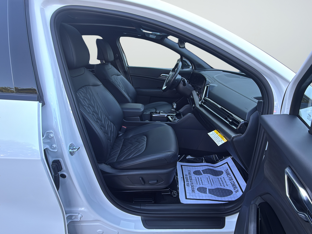 Used 2023 White Kia X-Pro Prestige image 9