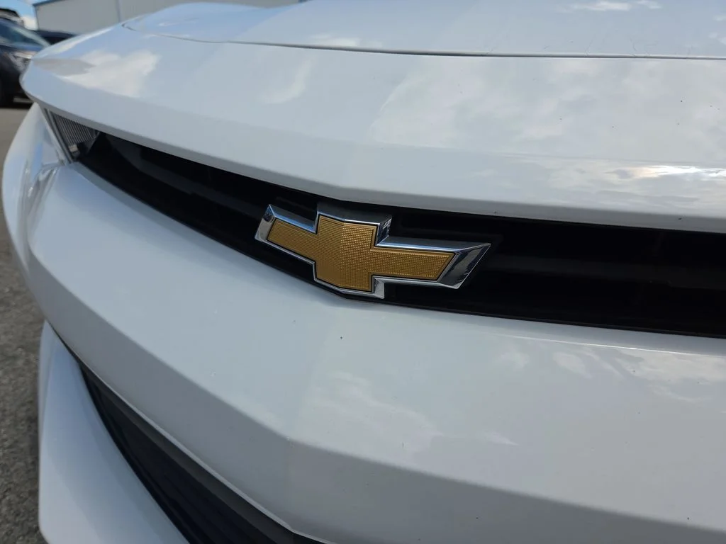 Used 2018 White Chevrolet 1LT image 17
