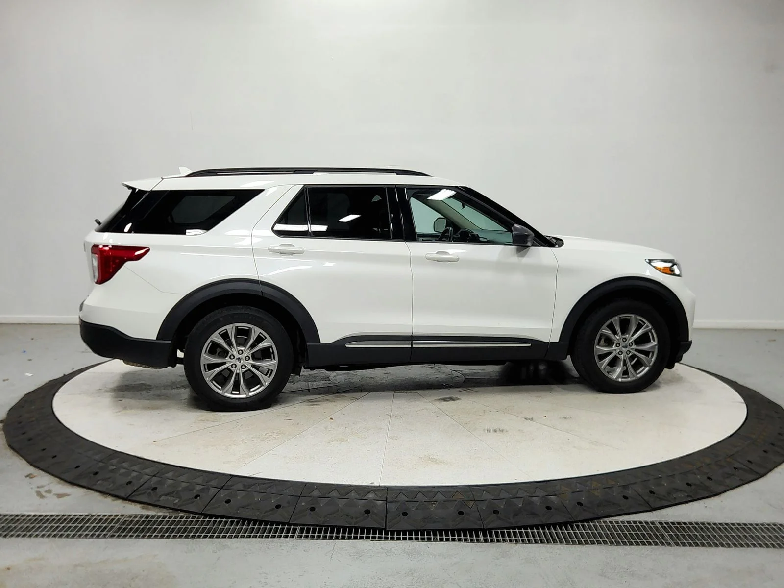 Used 2023 White Ford XLT image 9