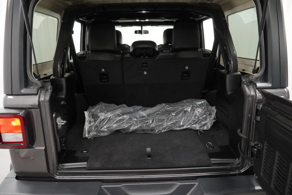 Used 2020 Gray Jeep Sahara 4x4 image 27