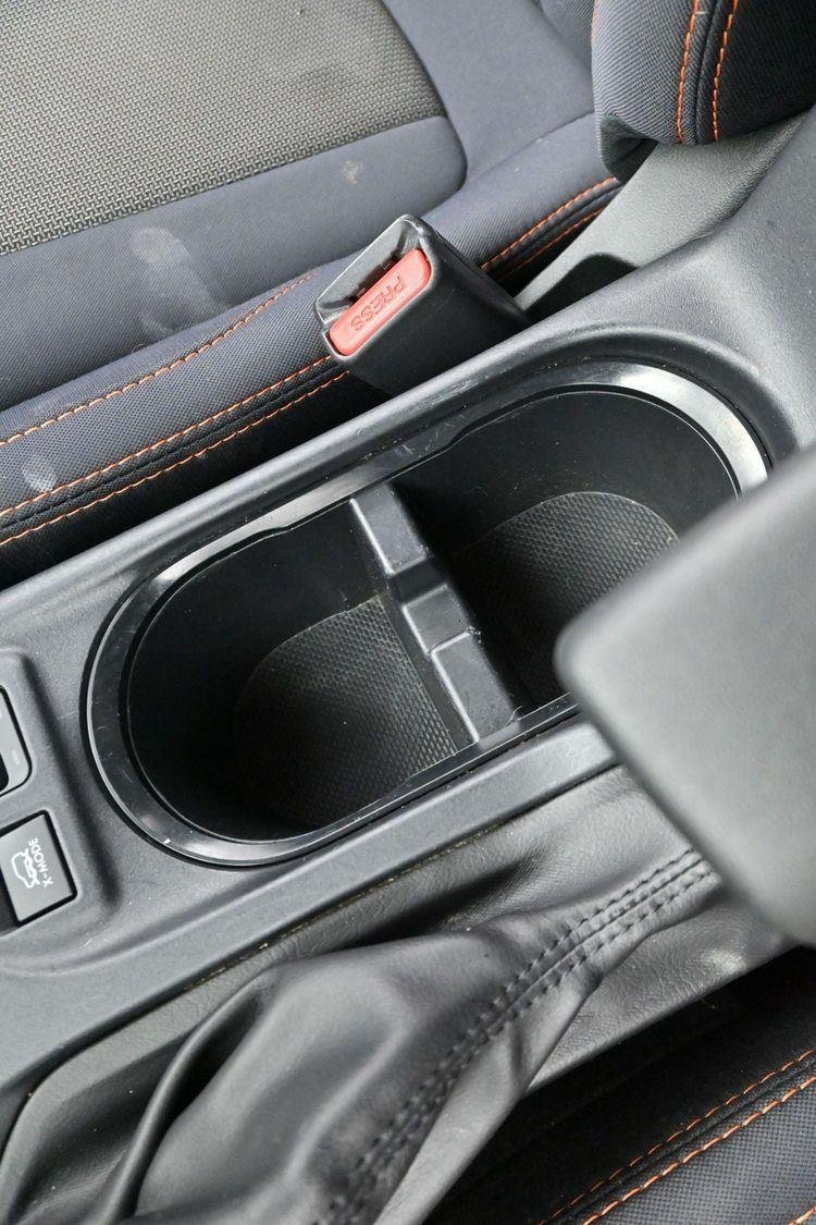 Used 2020 Ice Silver Metallic Subaru Premium image 18