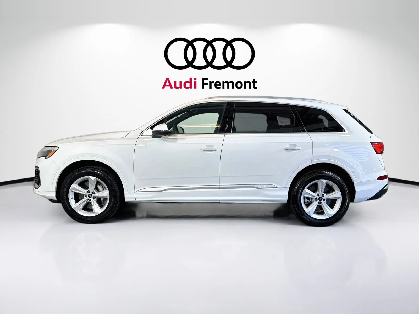 Used 2025 Carrara White Audi Premium image 7