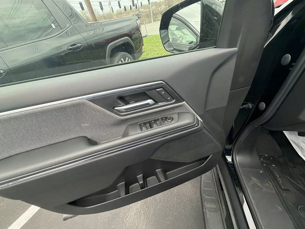 New 2026 Onyx Black GMC Elevation Standard Range image 19