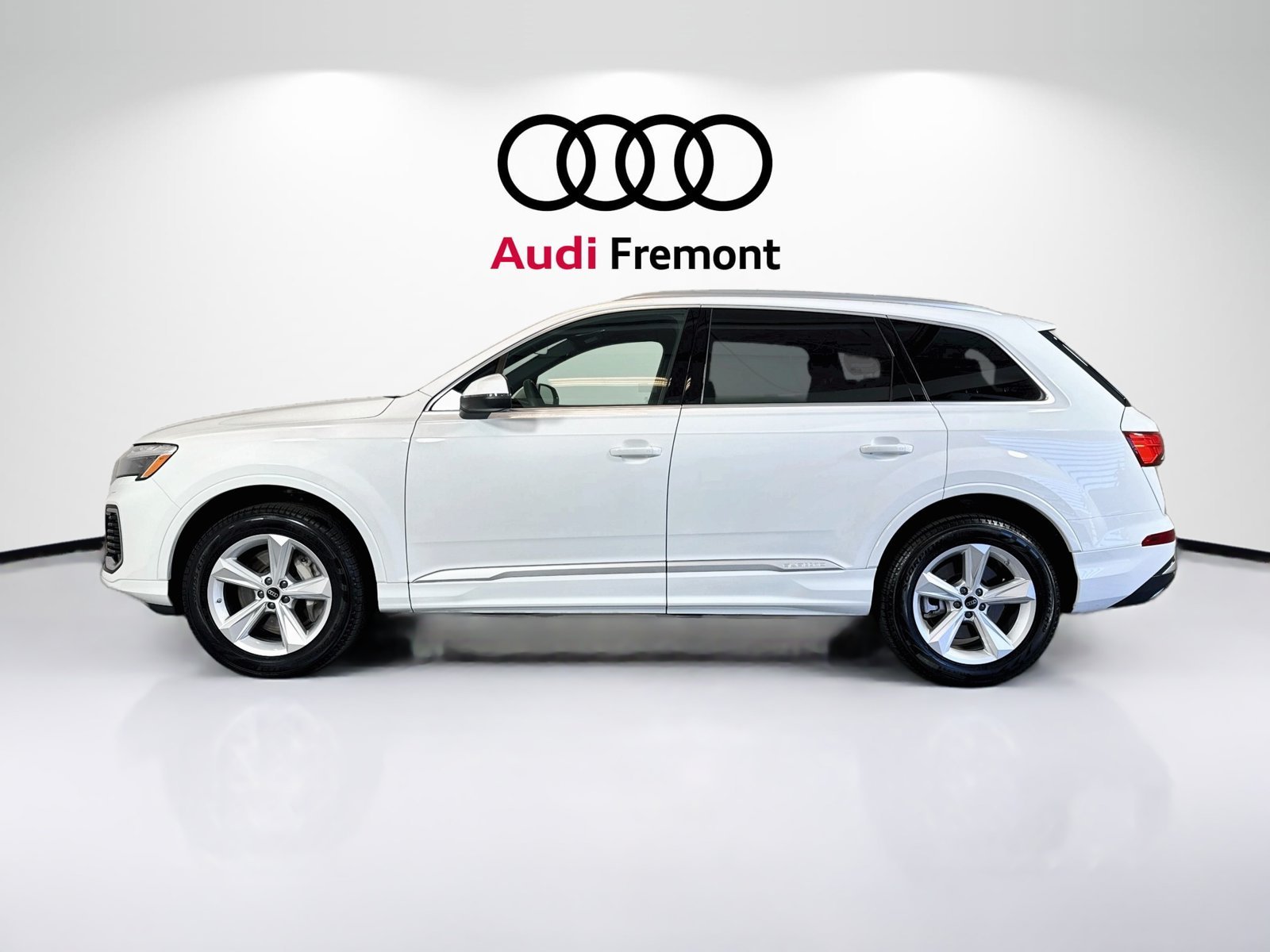 Used 2025 Carrara White Audi Premium image 7