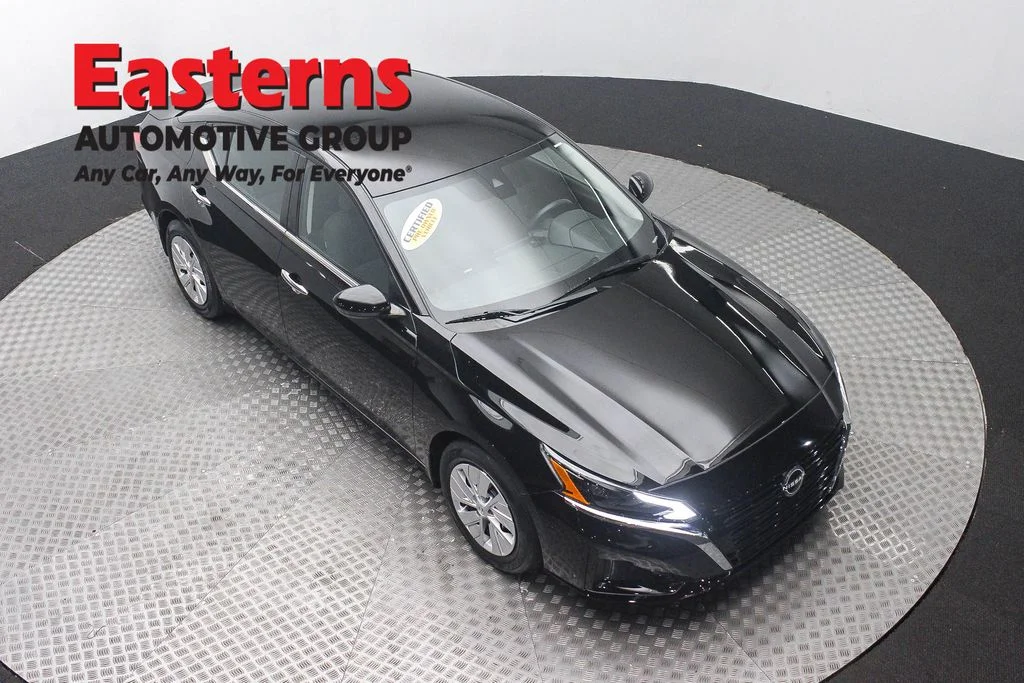 Used 2023 Black Nissan 2.5 S image 3