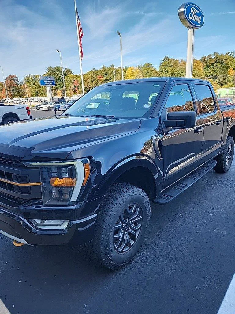 Used 2022 Black Metallic Ford Tremor image 2