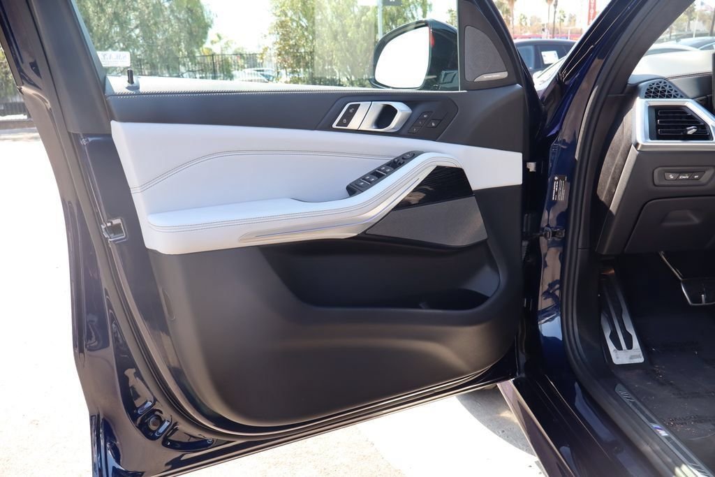 Used 2024 Blue BMW sDrive40i image 22