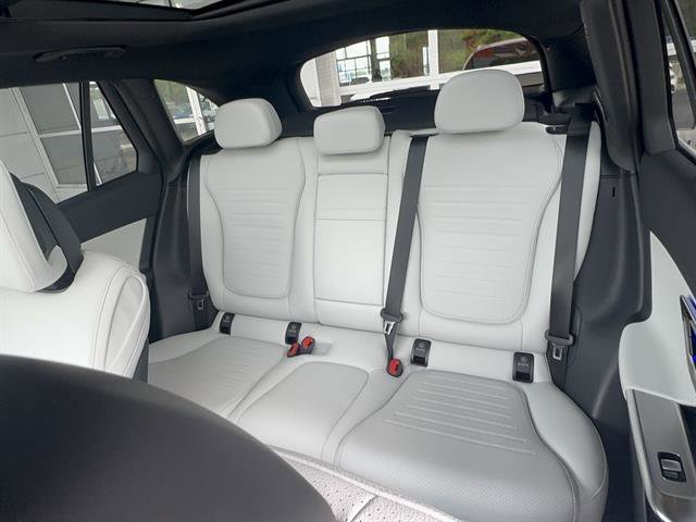 New 2026 MANUFAKTUR Patagonia Red Metallic Mercedes-Benz AWD GLC 300 4MATIC® 4dr SUV image 29