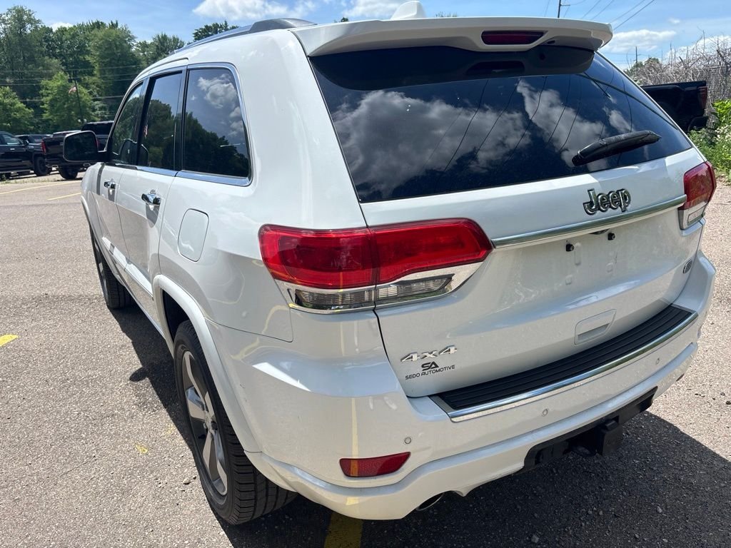 Used 2015 Bright White Jeep  image 8