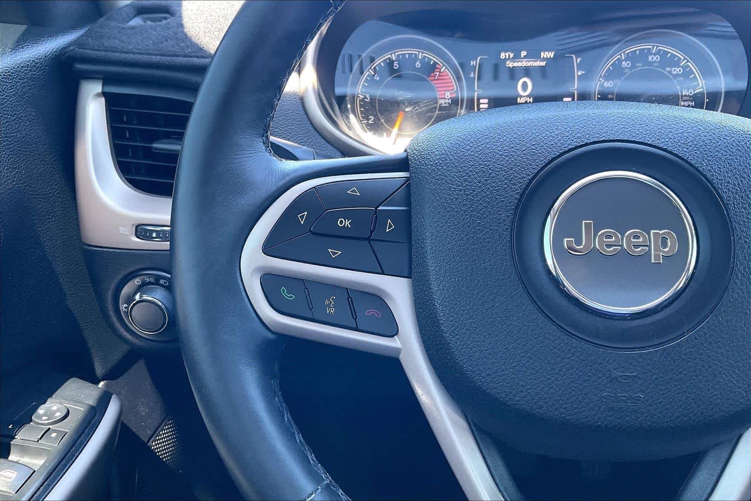 Used 2017 Bright White Clearcoat Jeep Altitude image 23