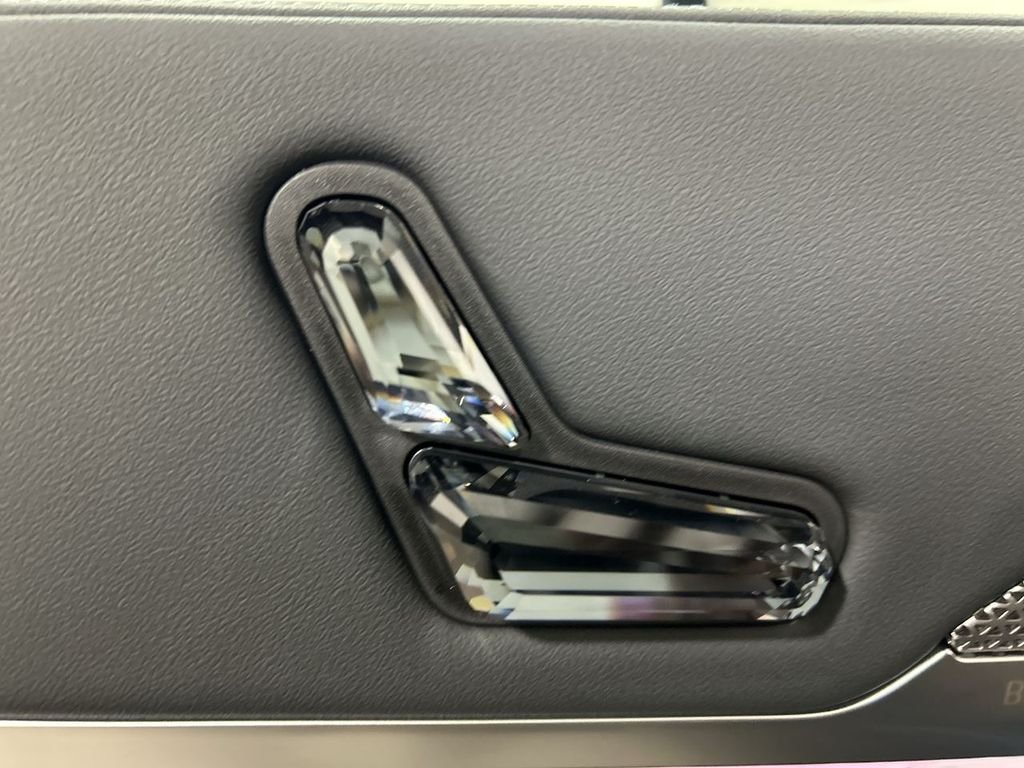 2026 BMW 7 Series 750e - Photo 12