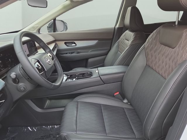 Used 2025 White Pearl Nissan Platinum image 36
