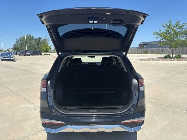 Used 2023  Kia SX-Prestige image 32