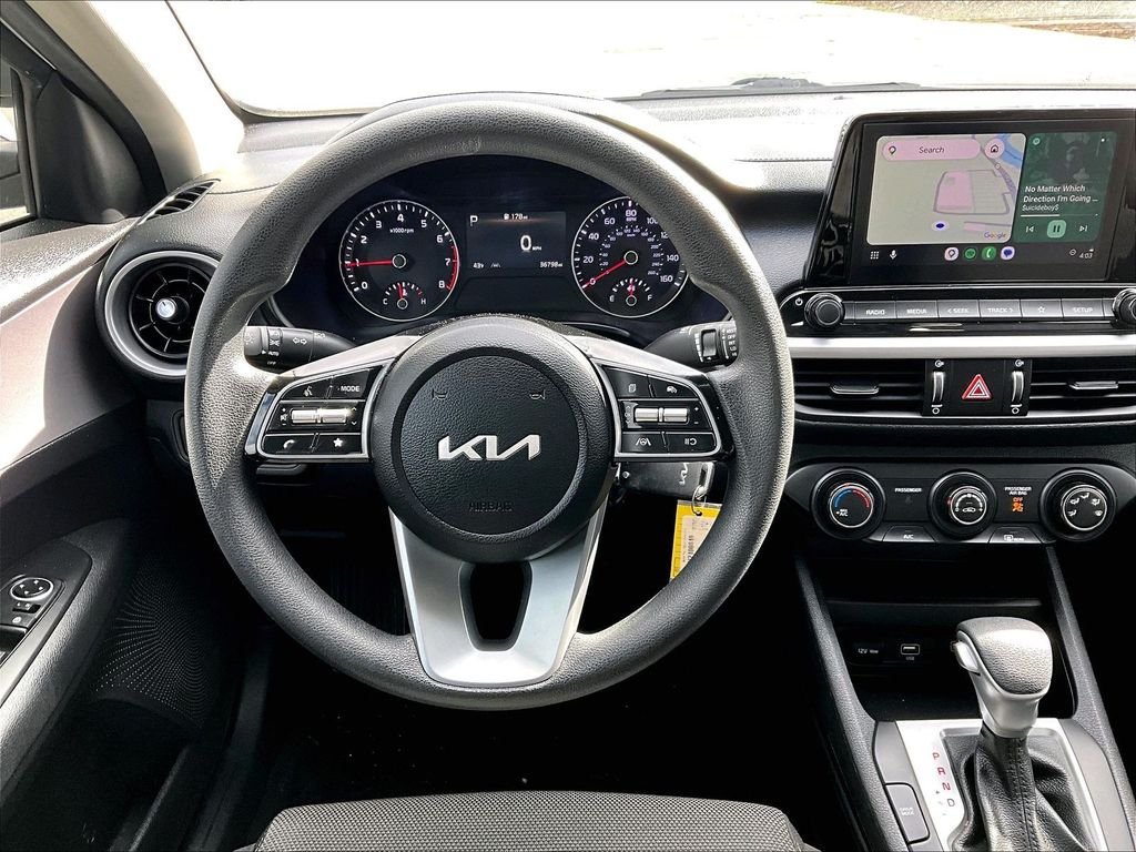 Used 2024 Snow White Pearl Kia LXS image 17