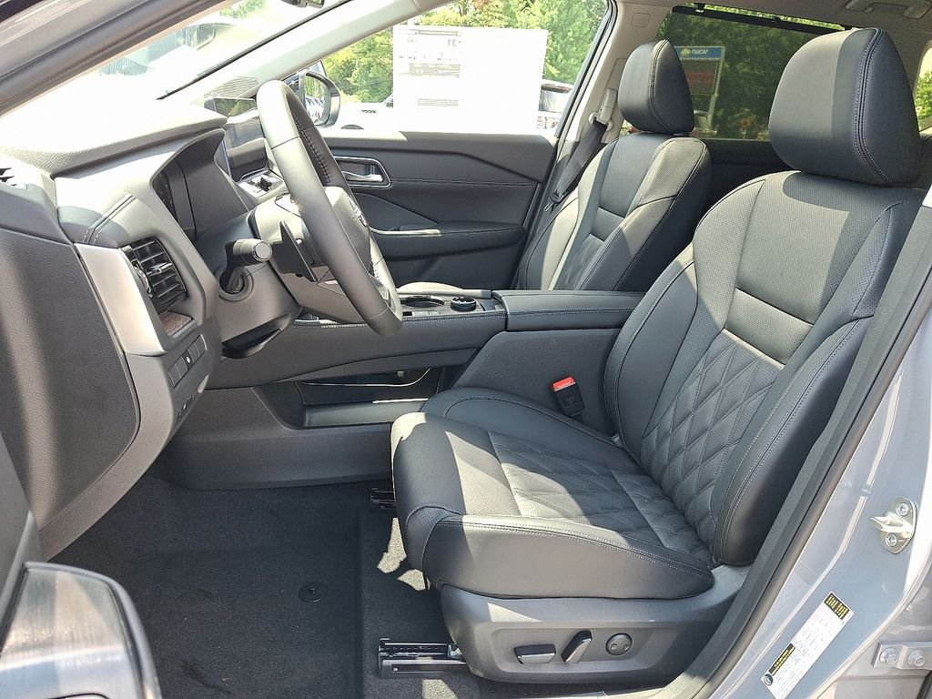 New 2026 Gray Nissan Platinum image 9