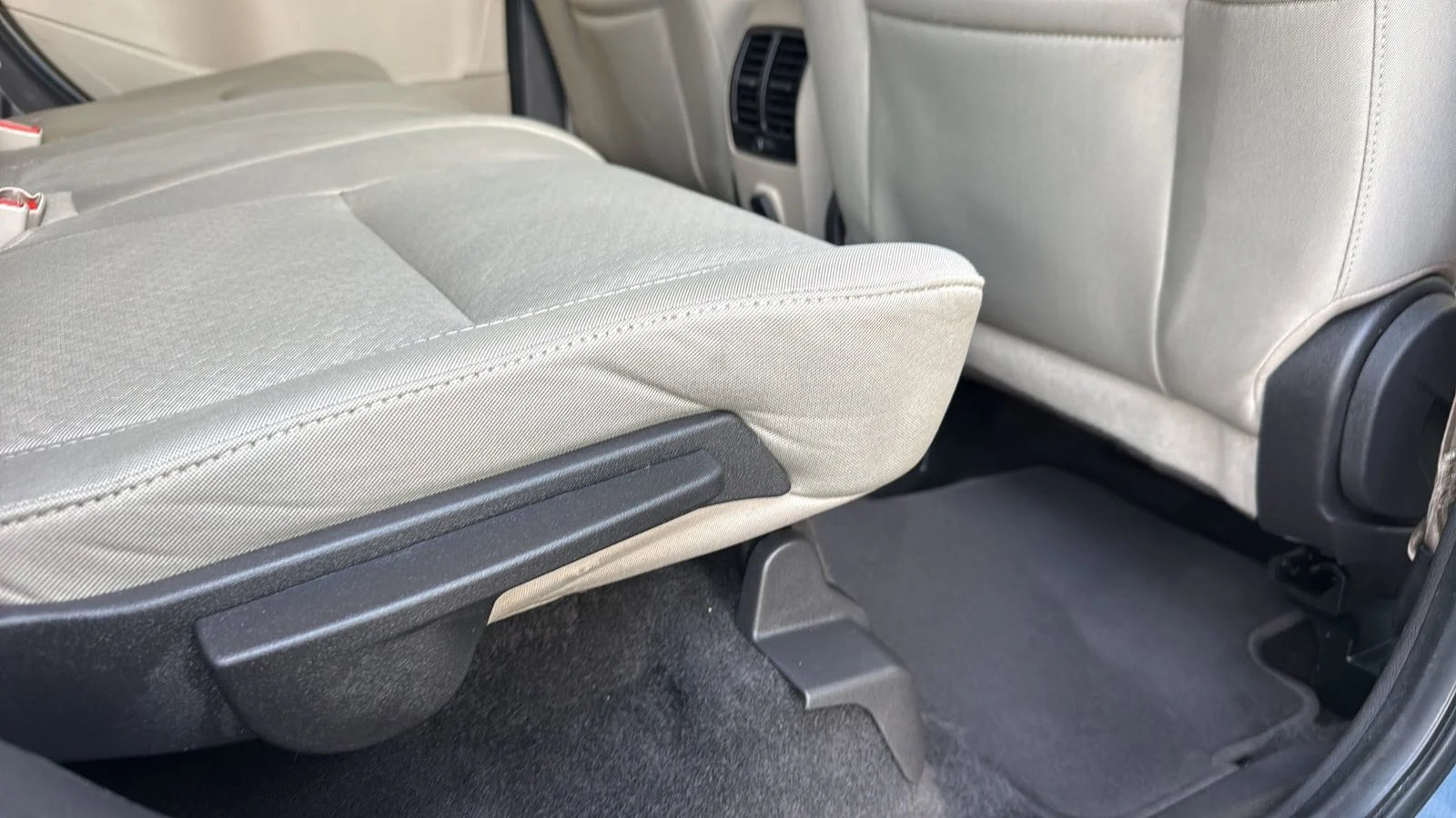 Used 2018 Blue Ford SE image 26