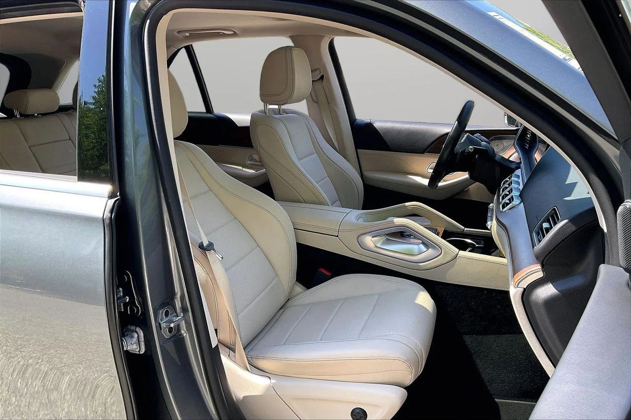 Certified Used 2023  Mercedes-Benz GLE 450 image 25