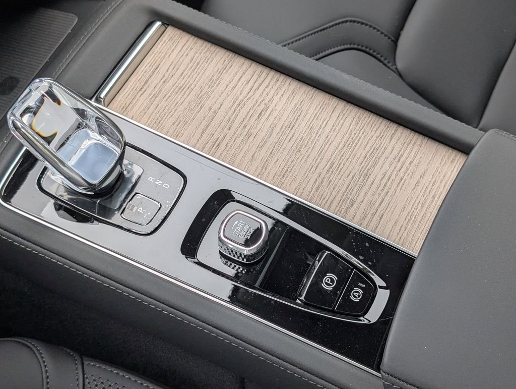 2025 Volvo XC90 Plus - Photo 21