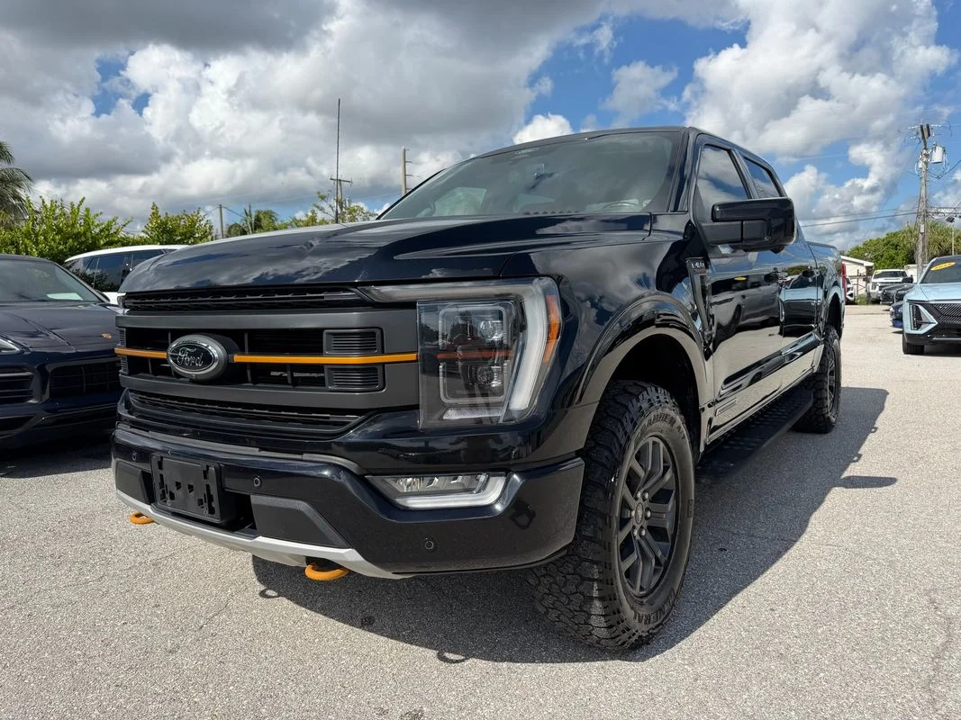 Used 2022  Ford Tremor image 1