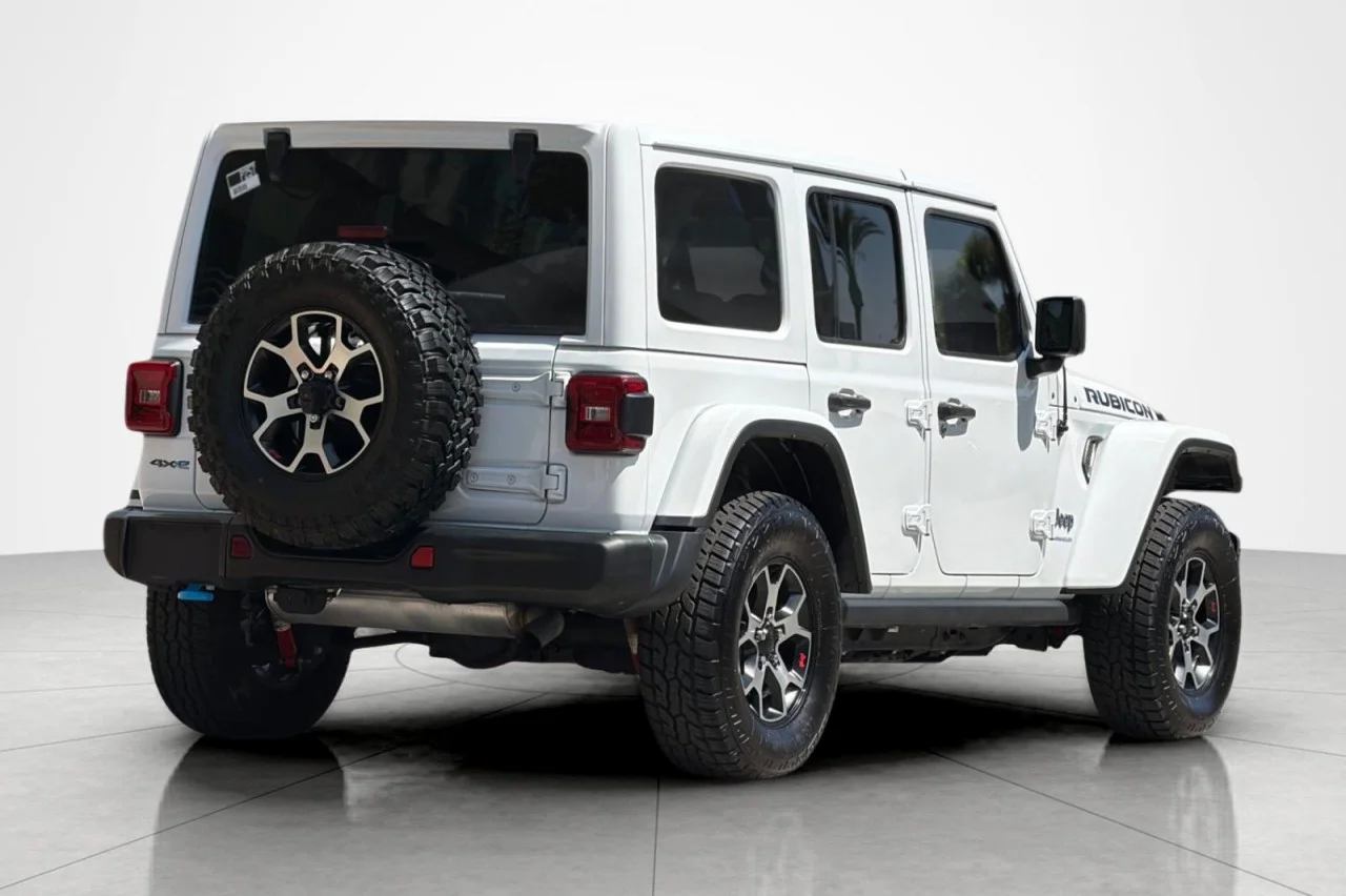 Used 2023 BRIGHT WHITE CLEAR Jeep Rubicon image 5