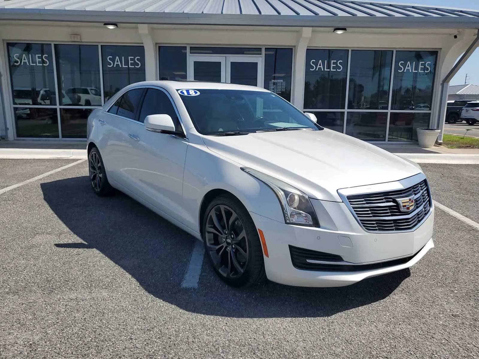 Used 2018 CRYSTAL WHITE TRICOAT Cadillac Luxury AWD image 10