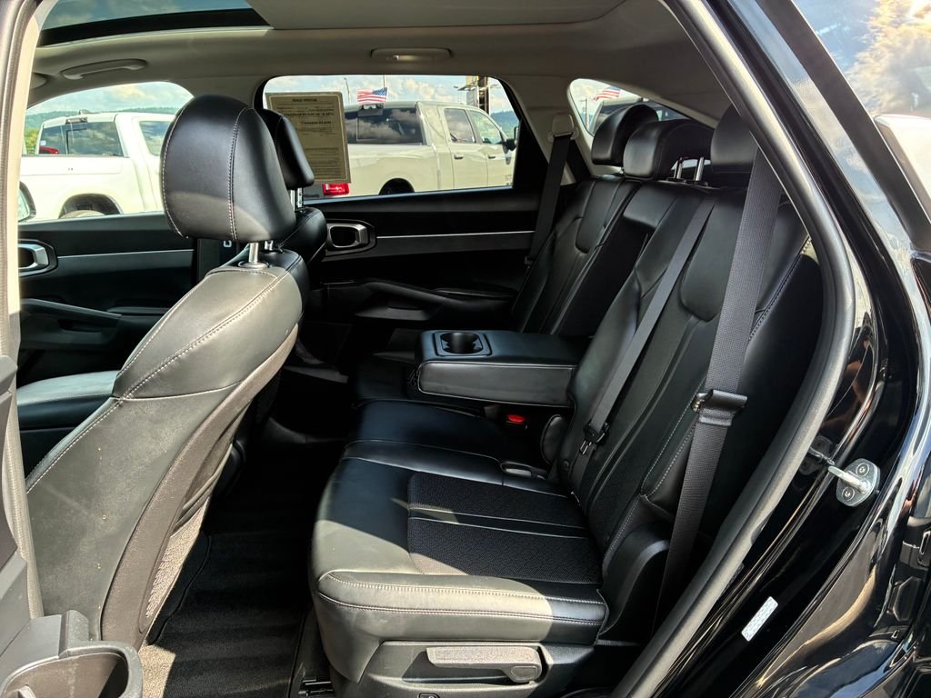Used 2021 Black Kia S image 19