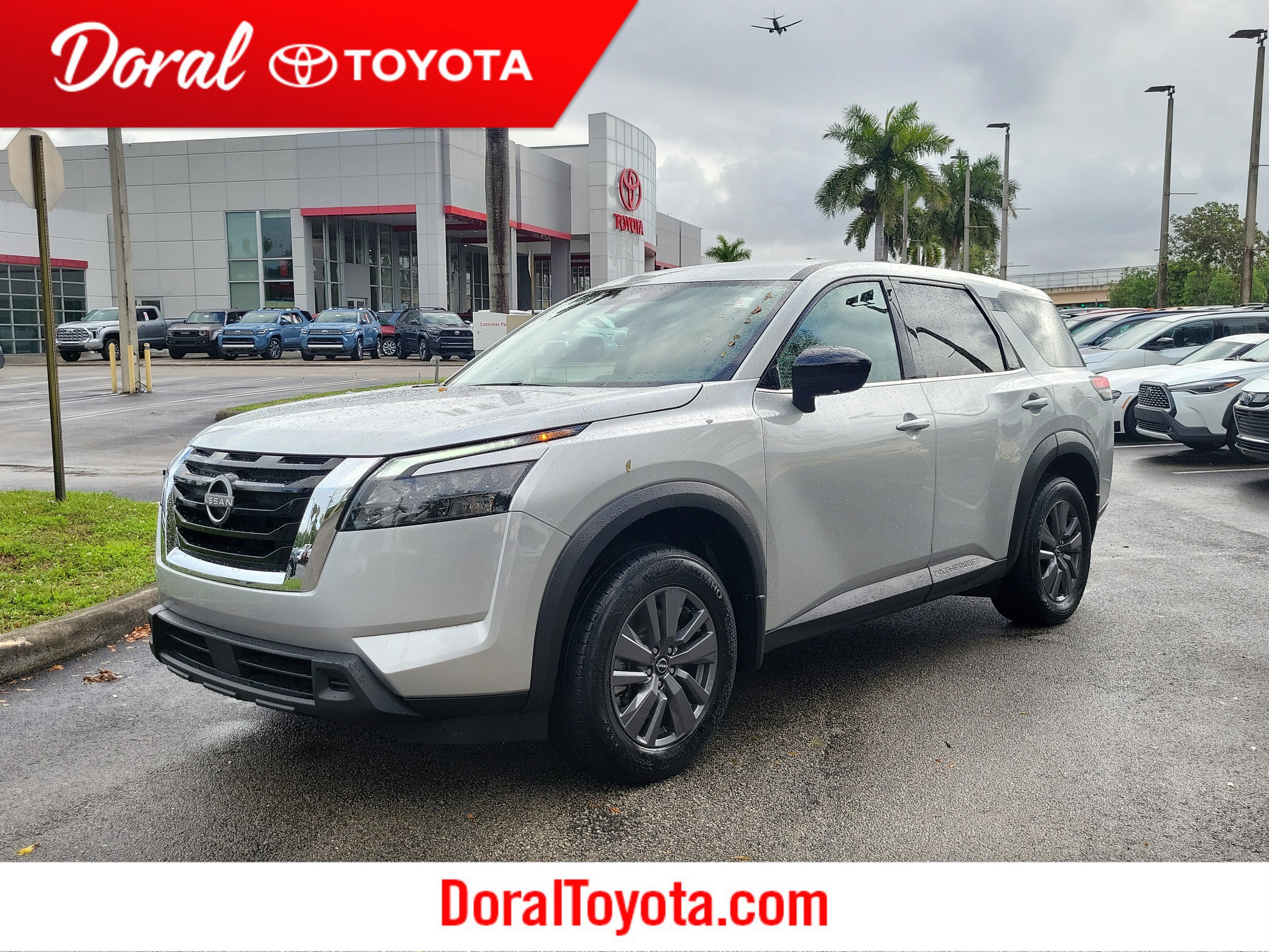 2024 Nissan Pathfinder S 2WD's photo
