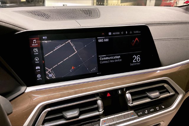 Used 2022 White BMW xDrive40i image 21