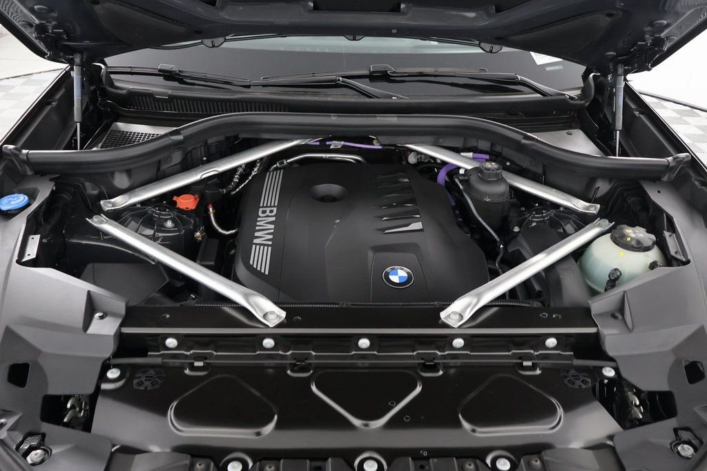 New 2026 Dravit Grey Metallic BMW xDrive40i image 9