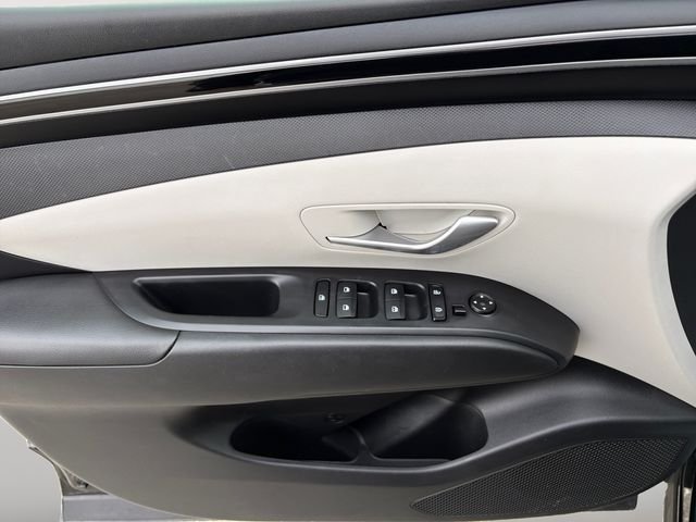 Used 2024 Black Hyundai SEL image 10