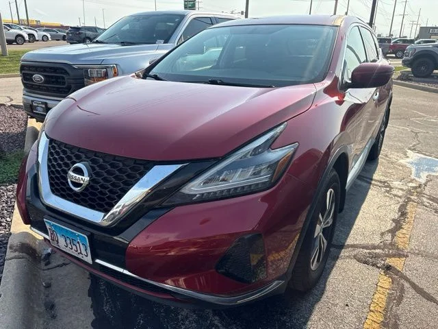 Used 2019 Red Nissan S image 1
