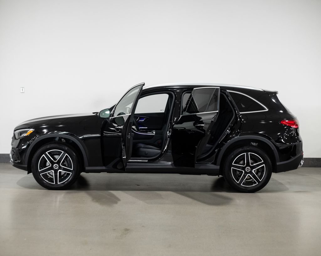 Used 2026 Black Mercedes-Benz GLC 300 image 3