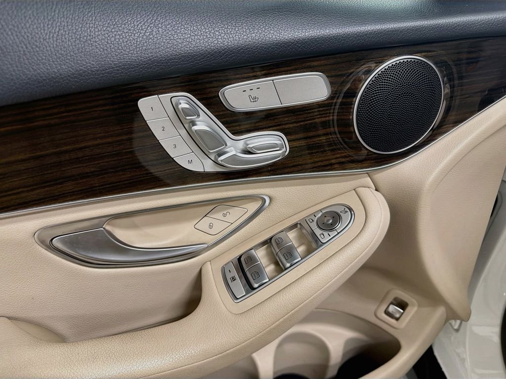 Used 2022 White Mercedes-Benz GLC 300 image 18