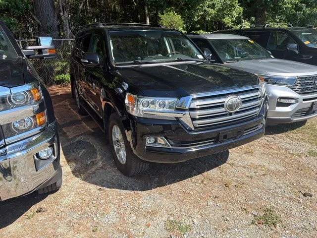 Used 2017  Toyota Base image 6