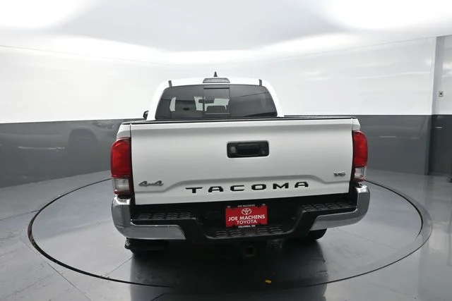 Used 2022 White Toyota SR5 image 56