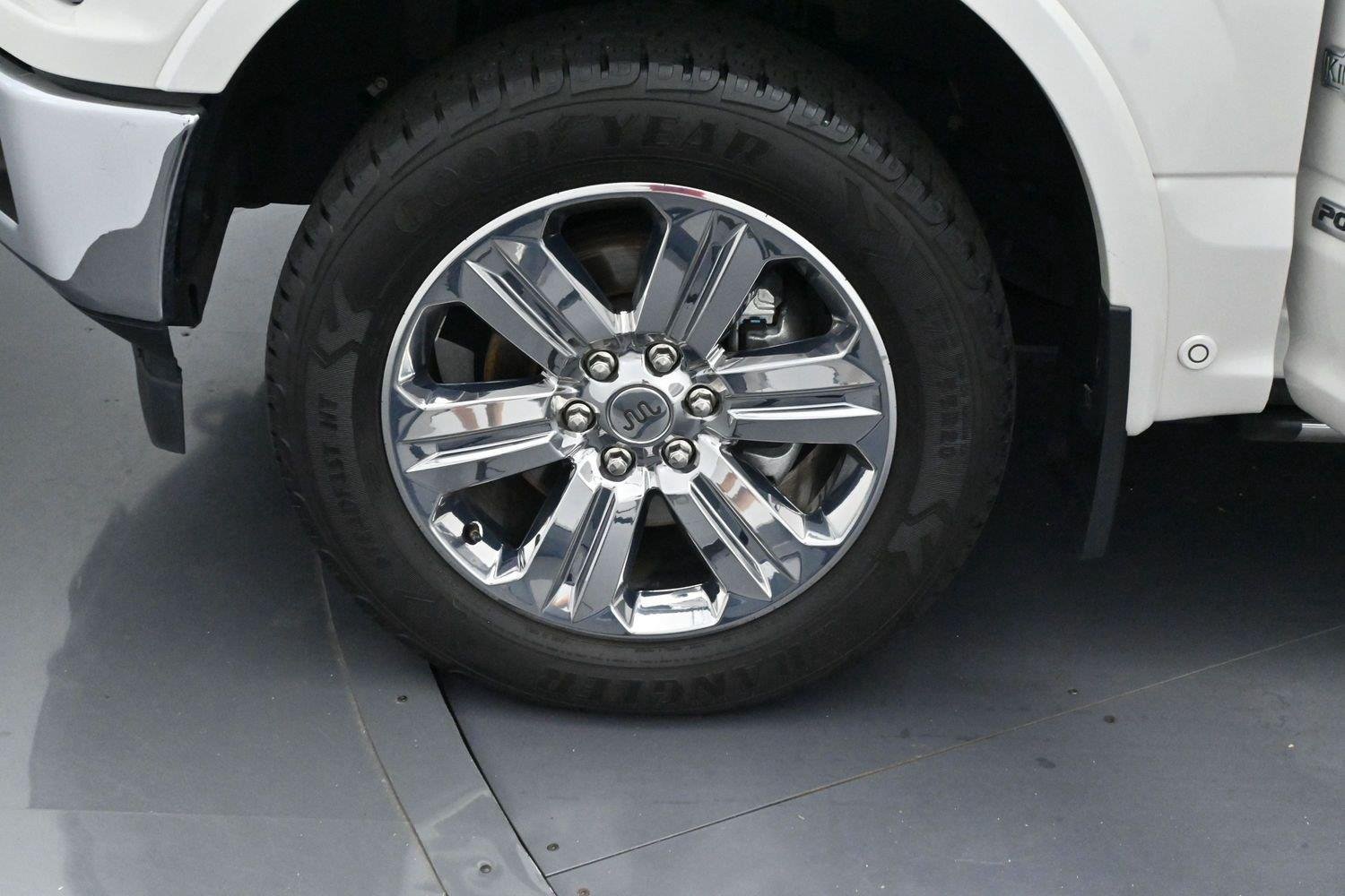 Used 2018 White Platinum Metallic Tricoat Ford XL image 45
