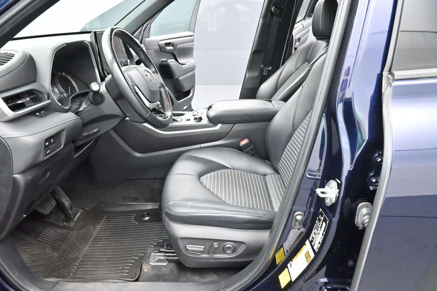 Used 2023 Blue Toyota L image 13