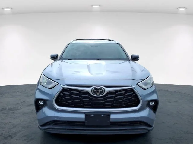 Used 2022 Blue Toyota XLE image 4