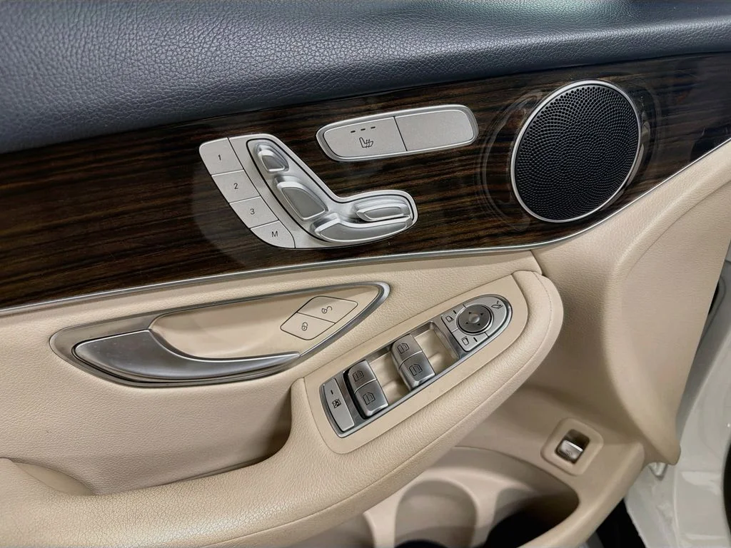 Certified Used 2022 Polar White Mercedes-Benz GLC 300 image 18