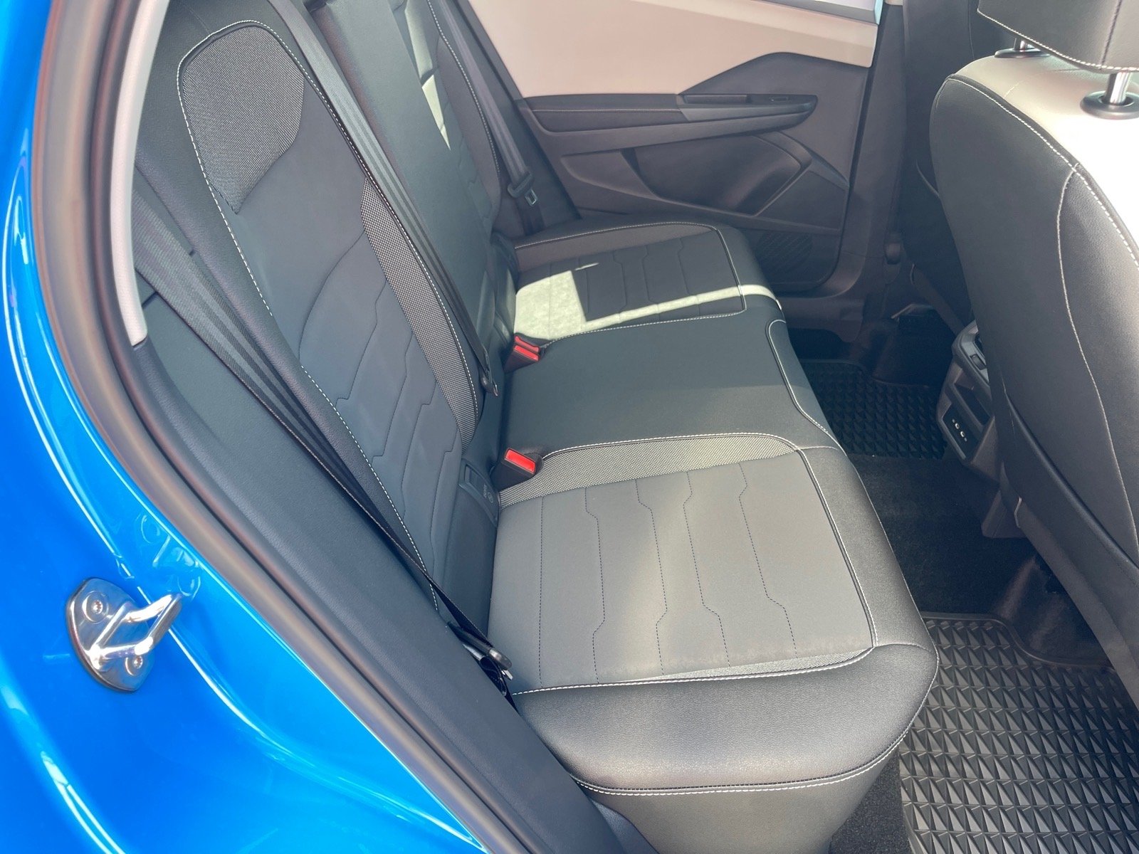 New 2026 Cornflower Blue Volkswagen SE image 16
