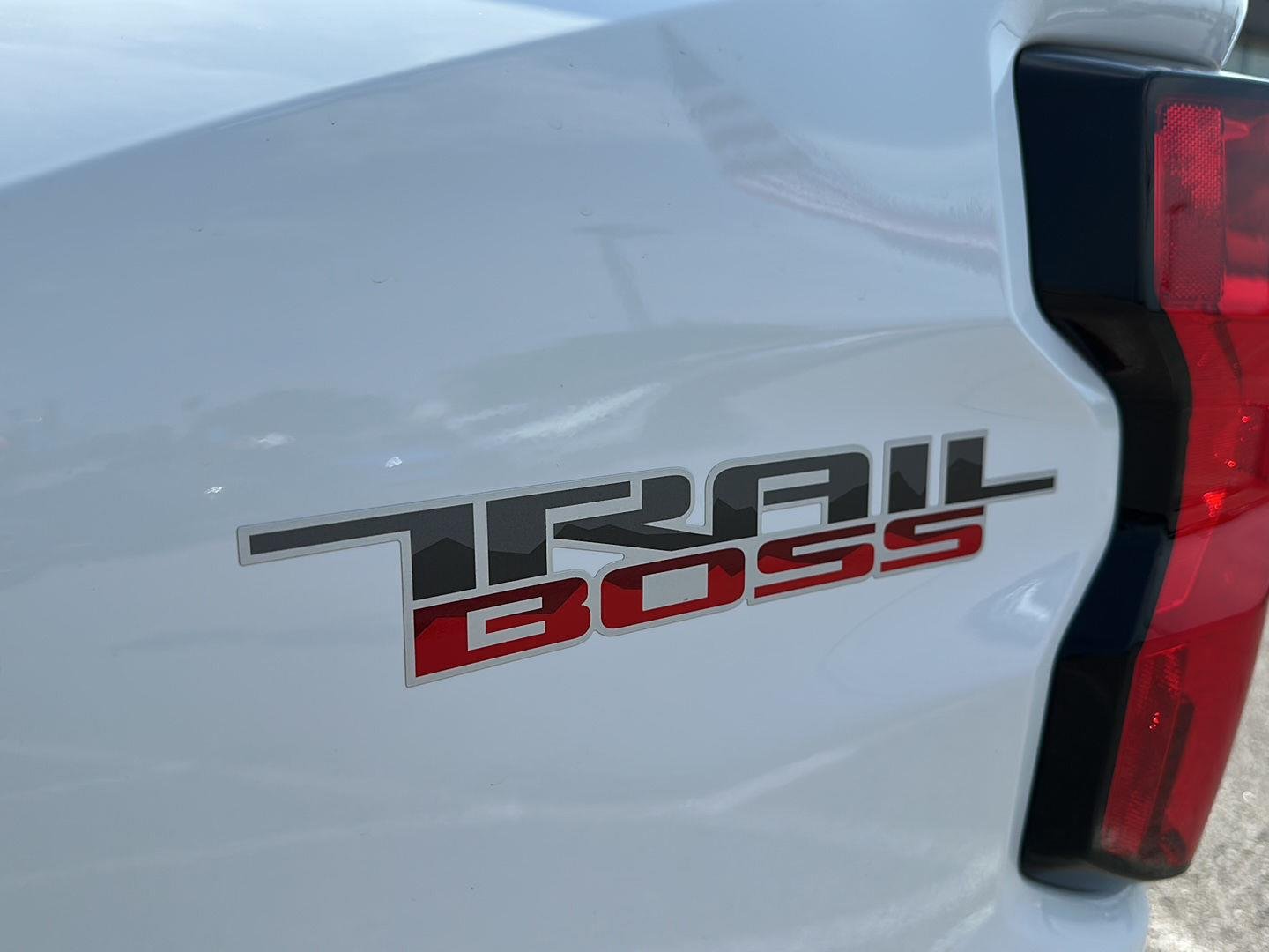 Used 2026 Summit White Chevrolet 4WD Trail Boss image 10