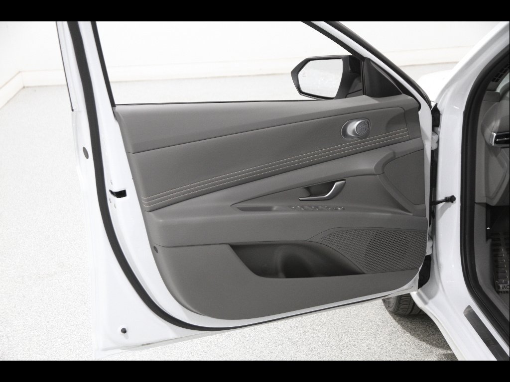 Certified Used 2025 Serenity White Pearl Hyundai SEL Sport image 4