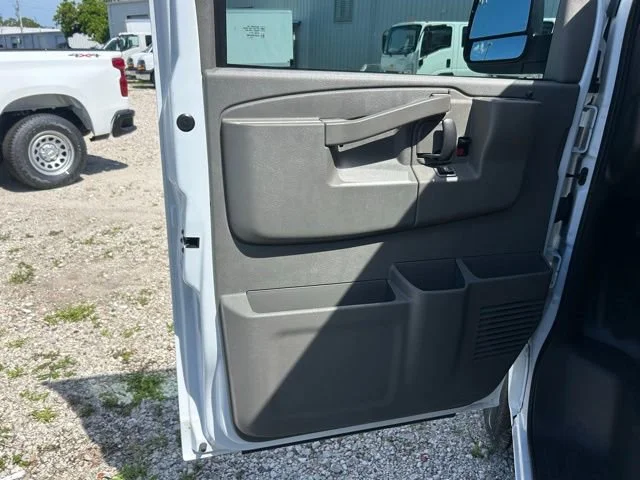 2025 Chevrolet Express Cargo Work Van - Photo 6