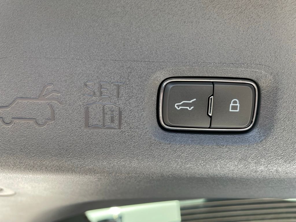 New 2026 Star White Metallic Tri-Coat Ford MAX Platinum® image 37