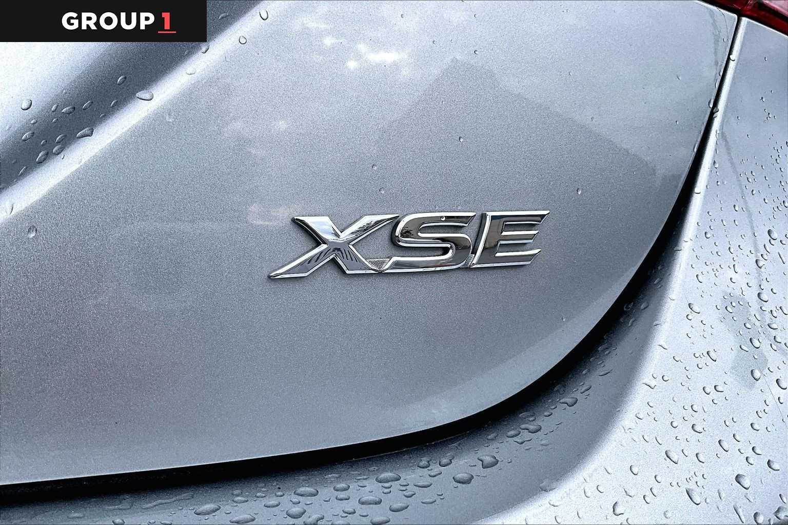 Used 2019 Celestial Silver/Midnight Black Metallic Toyota XSE V6 image 10