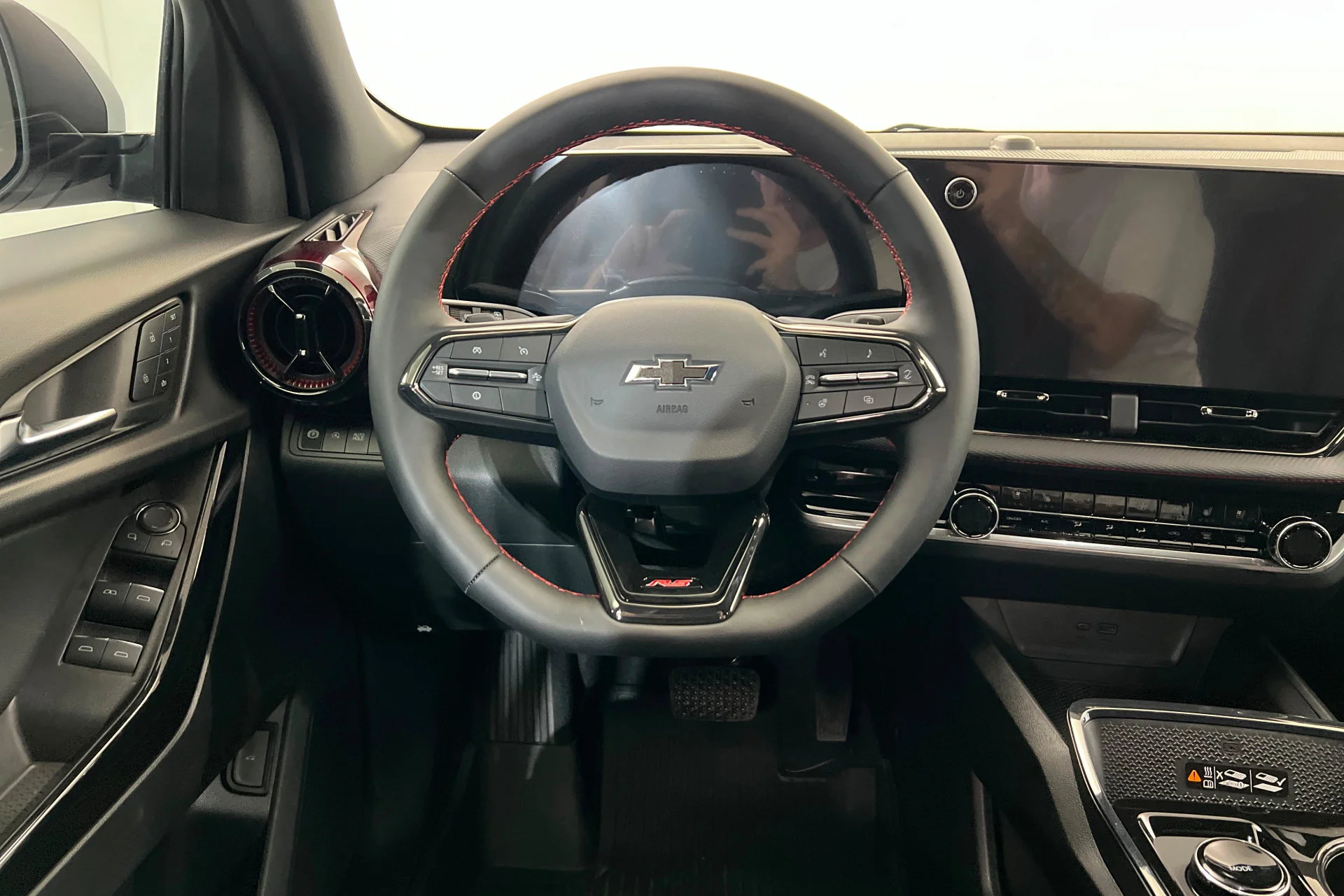 2027 Chevrolet Equinox RS - Photo 12